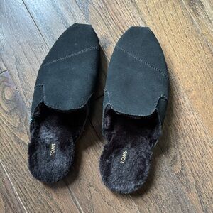 TOMS Suede Faux Fur Lined Mules Slippers Black Women’s 7.5